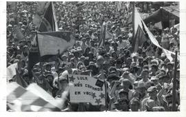 Comício da campanha Lula presidente nas eleições de 1989 ([Rio Grande do Sul?], 1989). / Crédito:...