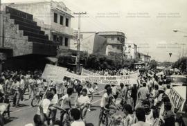Passeata dos metalúrgicos em greve (Natal-RN, 20 ago. 1987). / Crédito: Autoria desconhecida.