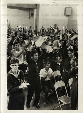Assembleia dos marinheiros em greve ([Rio de Janeiro-RJ, 25 mar. 1964]).  / Crédito: Autoria desc...