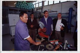 Visita de José Genoino (PT) a empresa não identificada nas eleições de 2002 (São Paulo, 2002) / C...