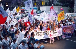 Passeata das mulheres em apoio à candidatura “Marta Governadora” (PT) nas eleições de 1998 [Dia L...