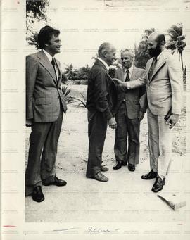 Encontro do General Euler Bentes com o deputado Chico Pinto (MDB) (Brasília-DF, [1978?]). / Crédi...