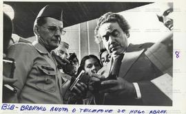 Visita do senador Paulo Brossard ao general Hugo Abreu no quartel-general do Exército (Brasília-D...