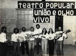 Apresentação do Teatro Popular União e Olho Vivo (Local desconhecido, Data desconhecida).  / Créd...