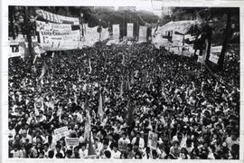 Comício da candidatura Luiza Erundina Prefeita (PT), realizado na Praça da Sé nas eleições de 198...