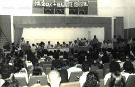 Assembleia Estadual dos servidores públicos de São Paulo (São Paulo, 15 abr. 1983). / Crédito: La...
