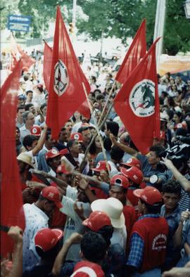 Manifestação do MST em Recife (Recife-PE, 1997).  / Crédito: Clóvis Campêlo.