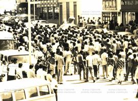 Passeata dos trabalhadores da construção civil ([Belo Horizonte-MG?], 1979). / Crédito: Autoria desconhecida.