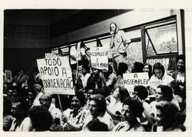 Assembleia dos funcionários da USP em greve, organizada pela Asusp, realizada no prédio da velha ...