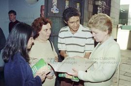 Encontro da candidatura “Marta Governadora” (PT) com estudantes, na Faculdade de Direito da USP, nas eleições de 1998 (São Paulo-SP, 1998) . Crédito: Vera Jursys