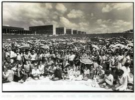 Assembleia dos professores em greve (Brasília-DF, 23 abr. 1979). / Crédito: Milton Guran.