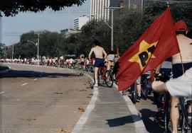Passeio de bicicletas petistas, promovido pelo PT nas eleições de 1992 (Porto Alegre-RS, 1992). /...