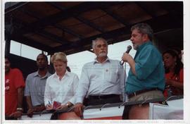 Carreta das candidaturas “Lula Presidente” e “Genoino Governador” (PT), nas eleições de 2002 ([Suzano-SP], 2002) / Crédito: Cesar Hideiti Ogata