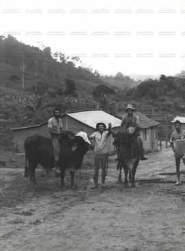 Assentamento de trabalhadores rurais (Gandu-BA, Data desconhecida). / Crédito: Milton Pomar.