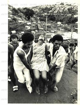Desapropriação de moradores de favela (Bahia, mar. 1978). / Crédito: Autoria desconhecida.