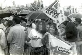 Comício na praça Charles Muller promovido pela candidatura “Lula Presidente” (PT) nas eleições de 1989 (São Paulo-SP, 10 dez. 1989). / Crédito: Roberto Parizotti