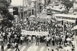 Mobilização de estudantes durante greve na USP (São Paulo-SP, 12 mai. 1980). / Crédito: Autoria desconhecida.