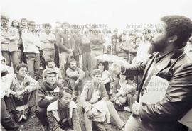 Visita de dirigentes do PT e da CUT [ao acampamento dos desempregados?] no Parque do Ibirapuera (São Paulo-SP, 1983). Crédito: Vera Jursys