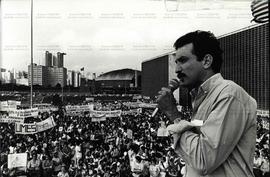 Assembleia da Apeoesp realizada em frente à ALESP (São Paulo-SP, 1 out. 1986). / Crédito: Regina ...