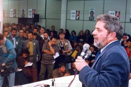 Reunião da candidatura “Lula Presidente” com sindicalistas nas eleições de 1998 (São Paulo-SP, 1998). / Crédito: Roberto Parizotti