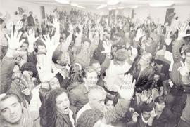 Assembleia do Sindicato dos Condutores de Veículos Rodoviários de São Paulo pelo fim da greve da categoria ([São Paulo-SP?], 23 mai. 1990). Crédito: Vera Jursys