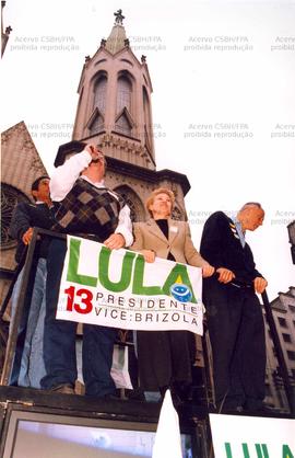 Passeata e comício no centro promovidos pela candidatura “Lula Presidente” (PT) nas eleições de 1998 (São Paulo-SP, 1998). / Crédito: Alexandre Machado