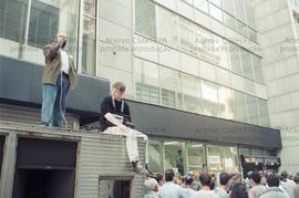 Ato da greve dos  bancários no Centro (São Paulo-SP, 02 out. 1996). Crédito: Vera Jursys