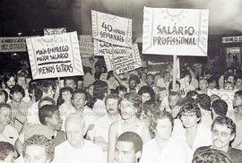 Ato da Campanha pela Jornada de 40h, promovido pelo Sindicato dos Metalúrgicos de Santo André (Santo André-SP, 16 abr. 1985). Crédito: Vera Jursys