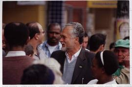 Caminhada da candidatura “Genoino Governador” (PT) nas eleições de 2002 (São Paulo-SP, 2002) / Cr...