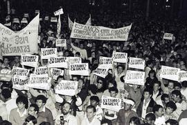 Ato da greve dos bancários de São Paulo na Praça da Sé (São Paulo-SP, 1986). Crédito: Vera Jursys