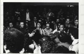 Assembleia dos eletricitários em greve realizada no Sindicato dos Trabalhadores na Indústria de Energia Elétrica (São Paulo-SP, [29] jun. 1979).  / Crédito: Jesus Carlos.