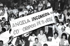 Ato contra o pedido de cassação do mandato da prefeita Ângela Guadagnin durante votação na Câmara Municipal (São José dos Campos-SP, 15 mar. 1994). / Crédito: Marco Aurélio de Castro.