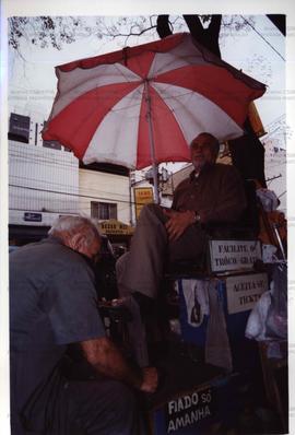 Caminhada da dandidatura “Genoino Governador” (PT) pelo bairro de Pinheiros nas eleições de 2002 ...