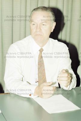Reunião de negociação entre bancários e representantes do Unibanco (São Paulo-SP, 12 abr. 1996). Crédito: Vera Jursys