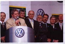Presidente Lula discursa no evento, no pátio da fábrica - [Comemoração de 50 anos da Volkswagen n...
