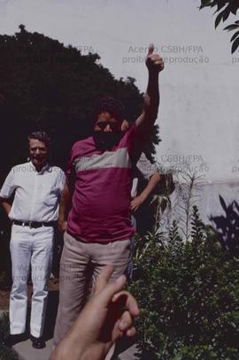 Lula, candidato à Presidência da República (PT), no dia da votação nas eleições de 1989 ([São Bernardo do Campo-SP?], 1989). Crédito: Vera Jursys