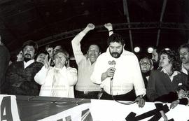Comício da candidatura “Lula Presidente” (PT) na praça da Sé nas eleições de 1989 (São Paulo-SP, 17 set. 1989). / Crédito: Raquel Camargo