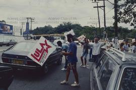 Campanha de rua da candidatura “Lula presidente” (PT) nas eleições de 1989 (Local desconhecido, 1989). Crédito: Vera Jursys