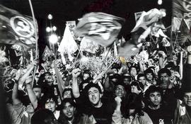 Comício na praça Charles Muller promovido pela candidatura “Lula Presidente” (PT) nas eleições de 1989 (São Paulo-SP, 10 dez. 1989). / Crédito: Cleber Dias