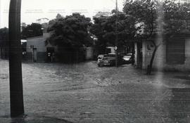 Enchentes e desmoronamentos provocados por fortes chuvas em Minas Gerais (Minas Gerais, fev./abr....