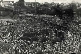 Comício da candidatura “Lula Governador” (PT) realizado no Estádio do Pacaembu durante as eleições de 1982 (São Paulo-SP, 1982). / Crédito: Autoria desconhecida