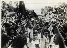 Comício da candidatura “Suplicy Governador” (PT), realizado na Praça da República nas eleições de 1986 (São Paulo, 1986). / Crédito: Silvio Porto.