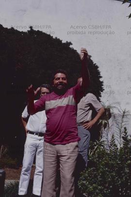Lula, candidato à Presidência da República (PT), no dia da votação nas eleições de 1989 ([São Bernardo do Campo-SP?], 1989). Crédito: Vera Jursys