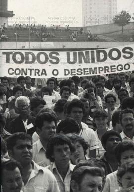 Assembléia dos metalúrgicos contra o desemprego realizada no estádio da Vila Euclides (São Bernardo do Campo-SP, 30 out.). / Crédito: Eduardo Cota.