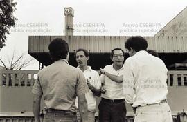 Reunião de porta de fábrica com candidaturas do PT em frente a General Motors (São Caetano do Sul-SP, 1988). Crédito: Vera Jursys