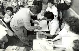 Lula, cadidato à Presidência pelo PT, em votação de segundo turno das eleições de 1989 (São Berna...