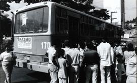 Lotação de passegeiros nos ônibus (Diadema-SP, Data desconhecida). / Crédito: João Pereira
