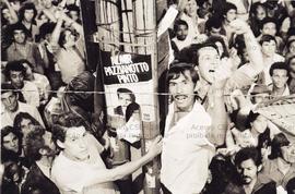 Assembleia dos metalúrgicos durante a greve (São Paulo-SP, [1979?]). Crédito: Vera Jursys