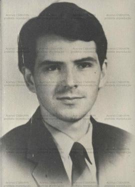 Retrato do estudante Luiz Eurico Tejera Lisbôa (ALN), assassinado pela ditadura em São Paulo, em 1972 (Local desconhecido, ago.1970). / Crédito: Autoria desconhecida.