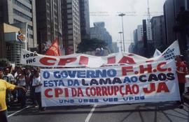 Passeata estudantil pela CPI da Corrupção (São Paulo-SP, [1997-1999?]). / Crédito: Autoria desconhecida